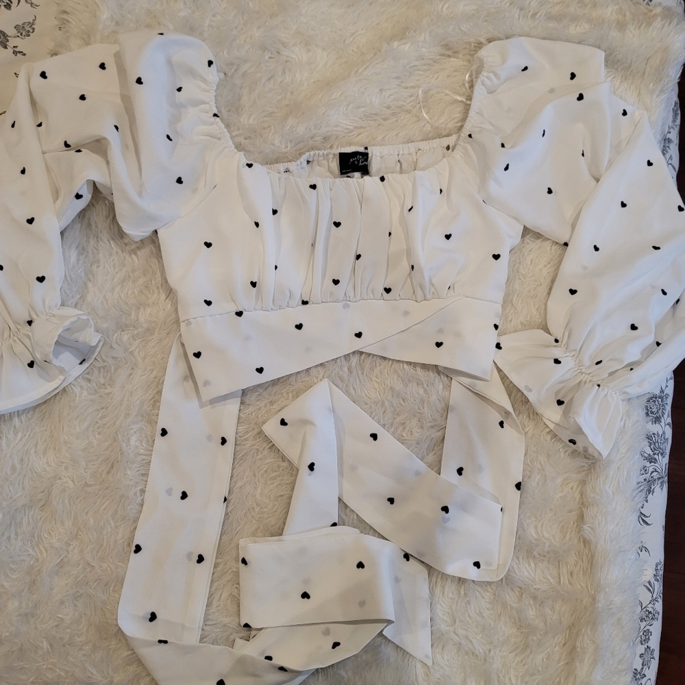 Milk & Honey Boutique puff Sleeves heart wrap crop top s… - Picture 4 of 17